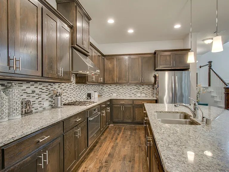 6638 Deleon St — Photo 17
