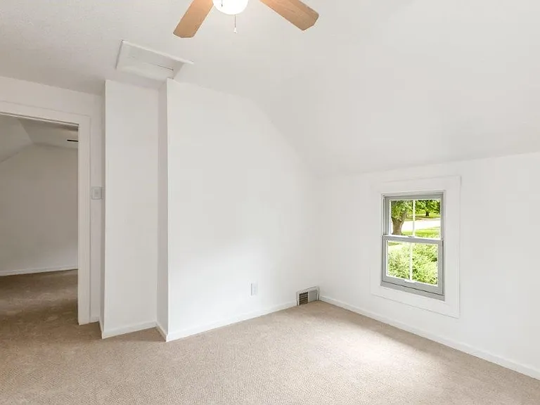 1800 Poyntz Ave — Photo 37