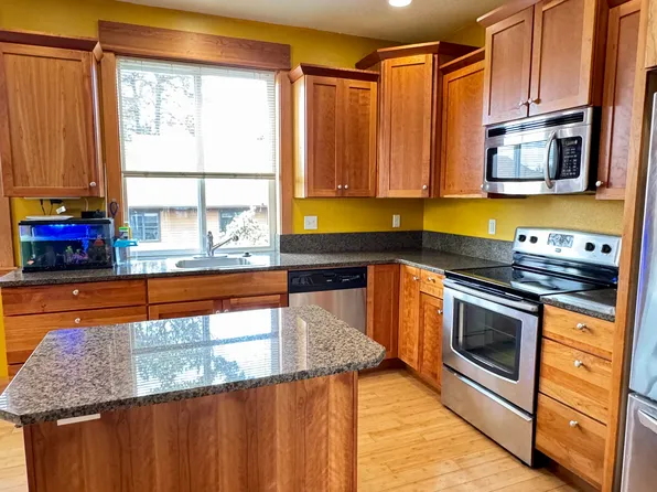 (undisclosed Address), Hood River, OR 97031