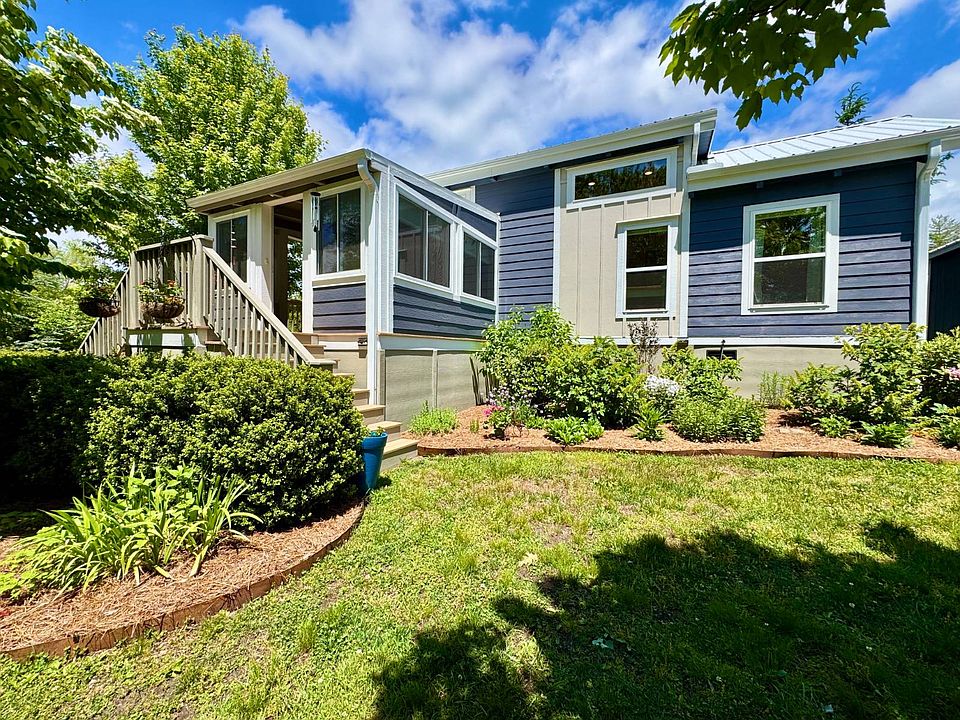 1st image of 8 Highland Hill Ln