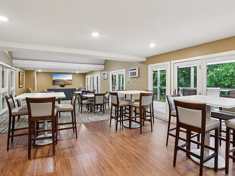 Vernon Oaks Apartments — Photo 51