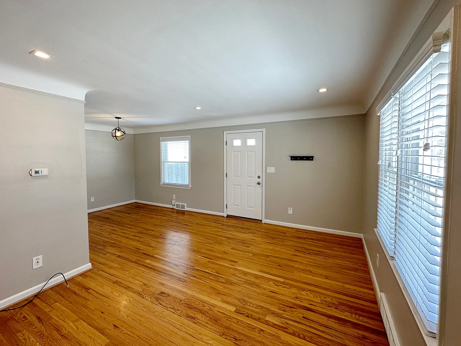 322 Oakdale St — Photo 4