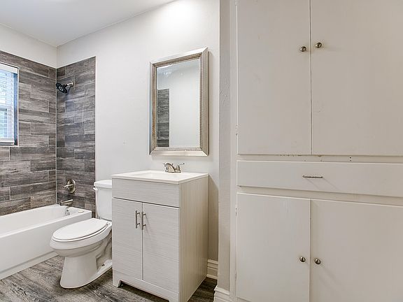 4th image of 305 Glenmore Dr