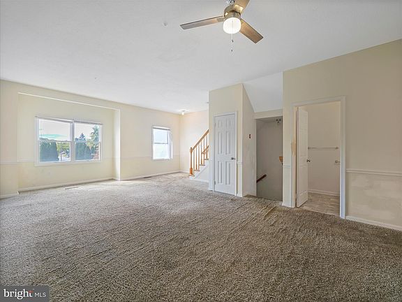 5th image of 1006 W Irvin Ave