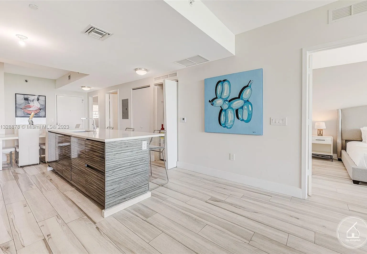 2 bed, 1095 sqft, $5,200 — Photo 3