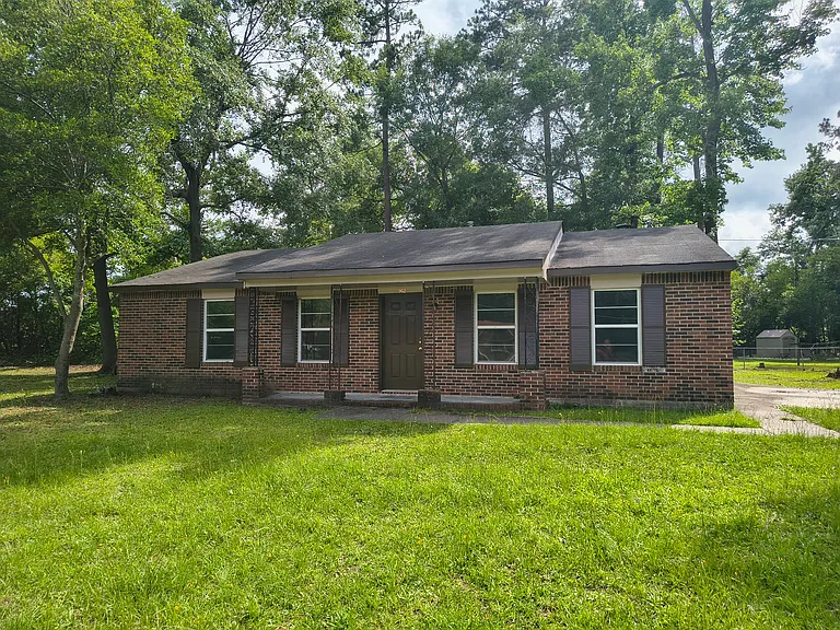 1852 Engle Rd — Photo 1