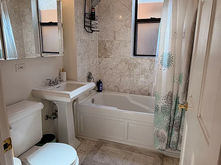 1023 W Balmoral Ave #3A — Photo 6