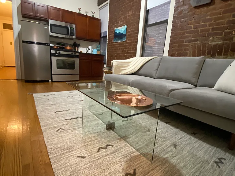 211 E 14th St #4 — Photo 11