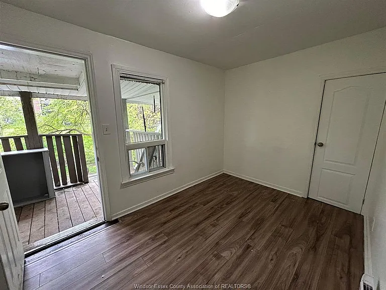 3153 Peter St #UPPER — Photo 12