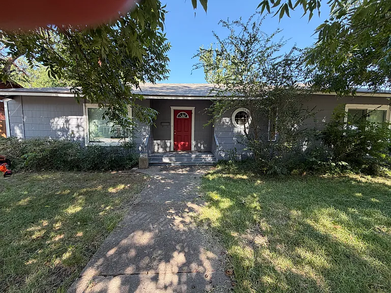 1208 Earl St — Photo 10