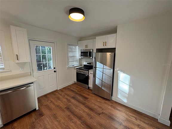 5th image of 1119 NEWTON AVENUE S