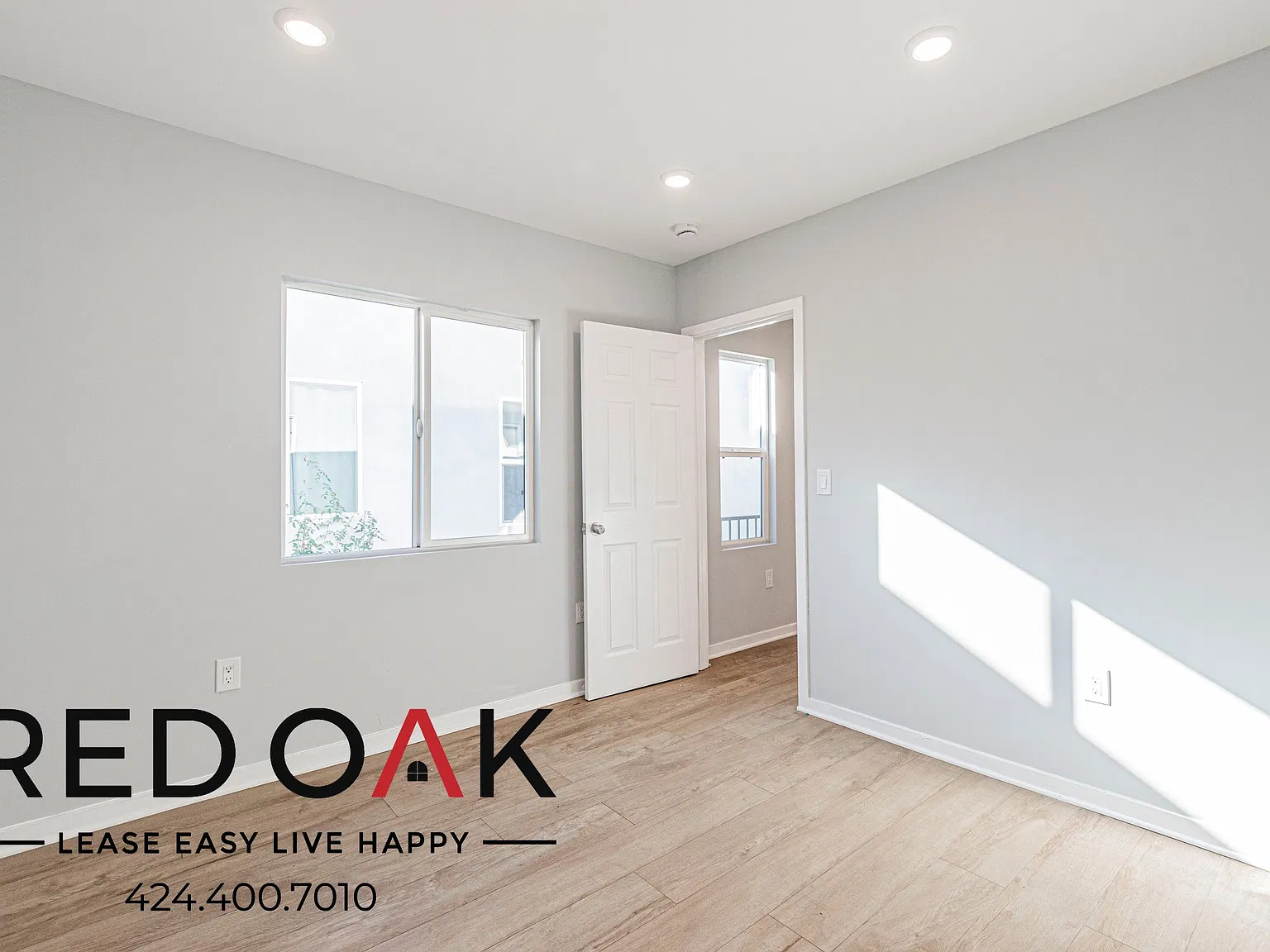 ~Special Offer~ Airy 2-Bed With Hardwood-Style Floors In The Heart Of South Los Angeles! — Photo 2