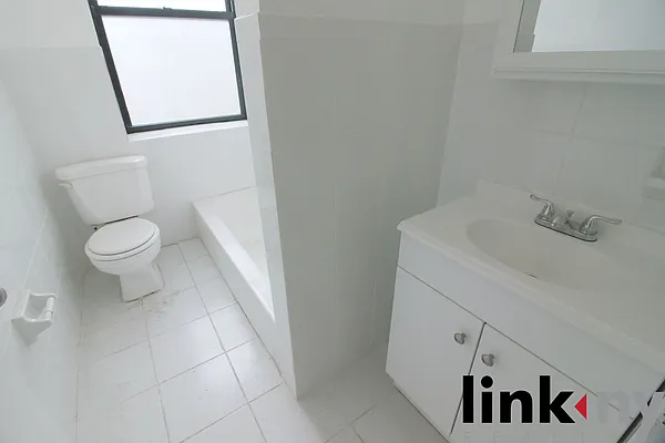 Rented by Link NY Realty | media 14