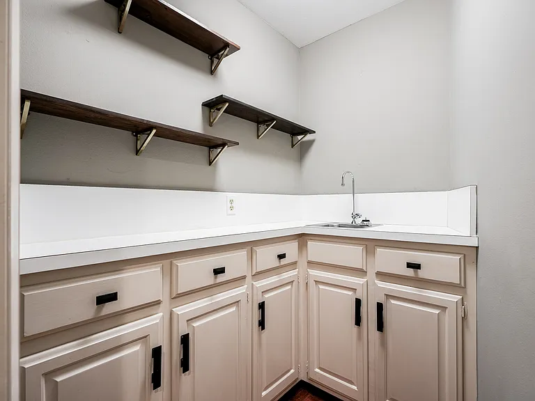 6325 Glenbrook Ct — Photo 12