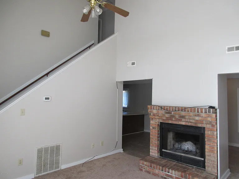 102 Persimmon Ct — Photo 13