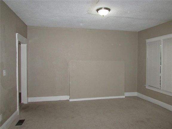 4th image of 3016 E 32nd St