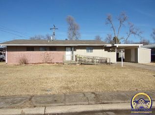 2012 SW 71st St, Topeka, KS 66619