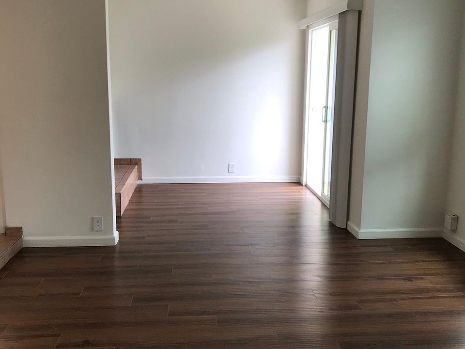 1st image of 1100 Granville Ave #6
