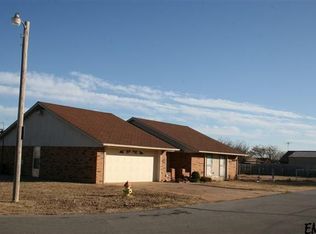 305 Christy Dr, Lahoma, OK 73754