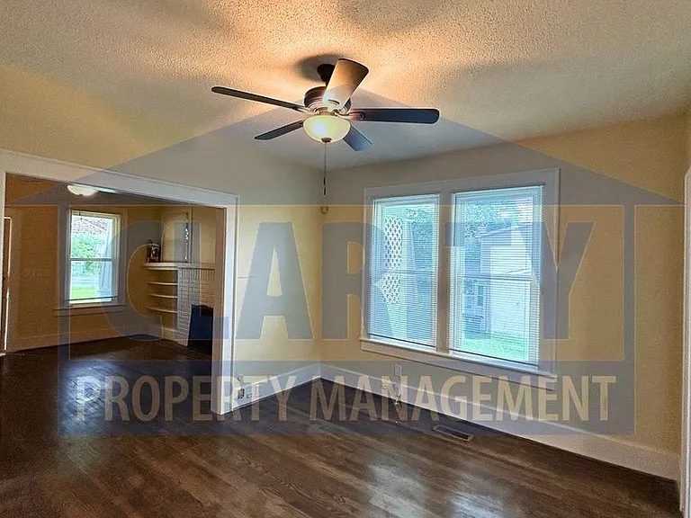 920 East Ave — Photo 9