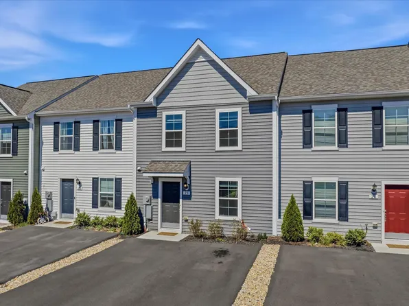 28 Gentle Breeze Dr, Bunker Hill, WV 25413