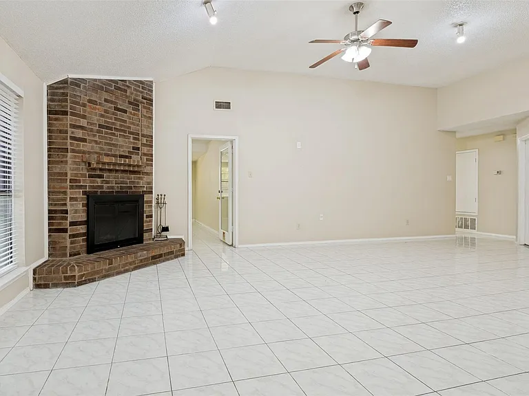 405 Myrtle Dr — Photo 6