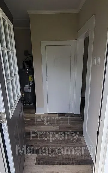 16 Helmken St — Photo 2