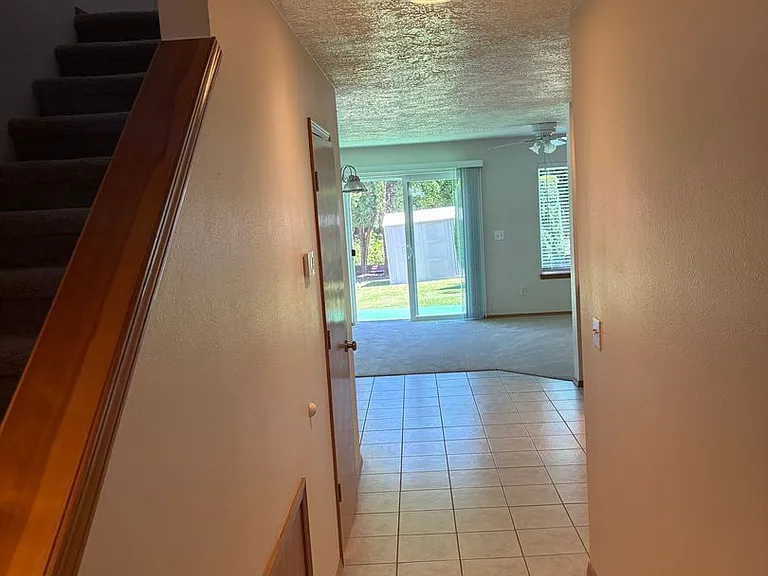 204 SE Kane Dr — Photo 16