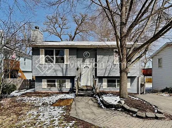 1712 Blue Island Dr, Crystal Lake, IL 60012