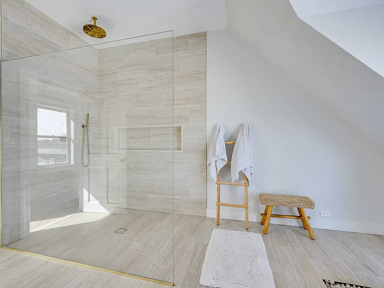 203 Noyack Rd — Photo 12