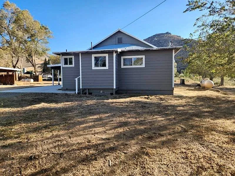 3 bed, 1200 sqft, $1,550 — Photo 1