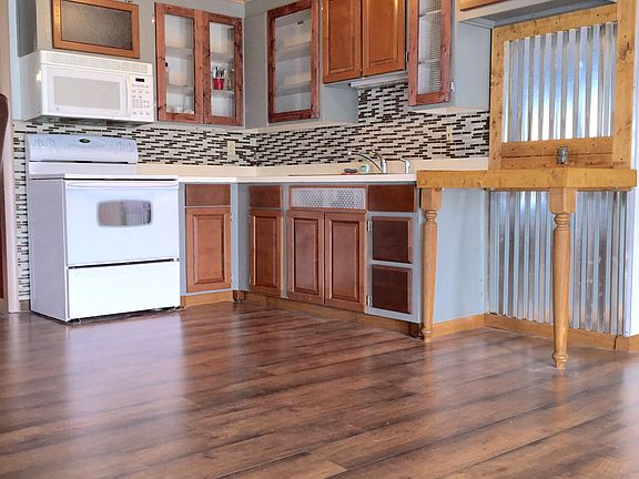 3rd image of 729 Patterson Dr