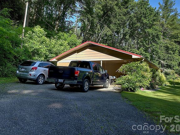 2nd image of 583 Deer Park Lake Rd