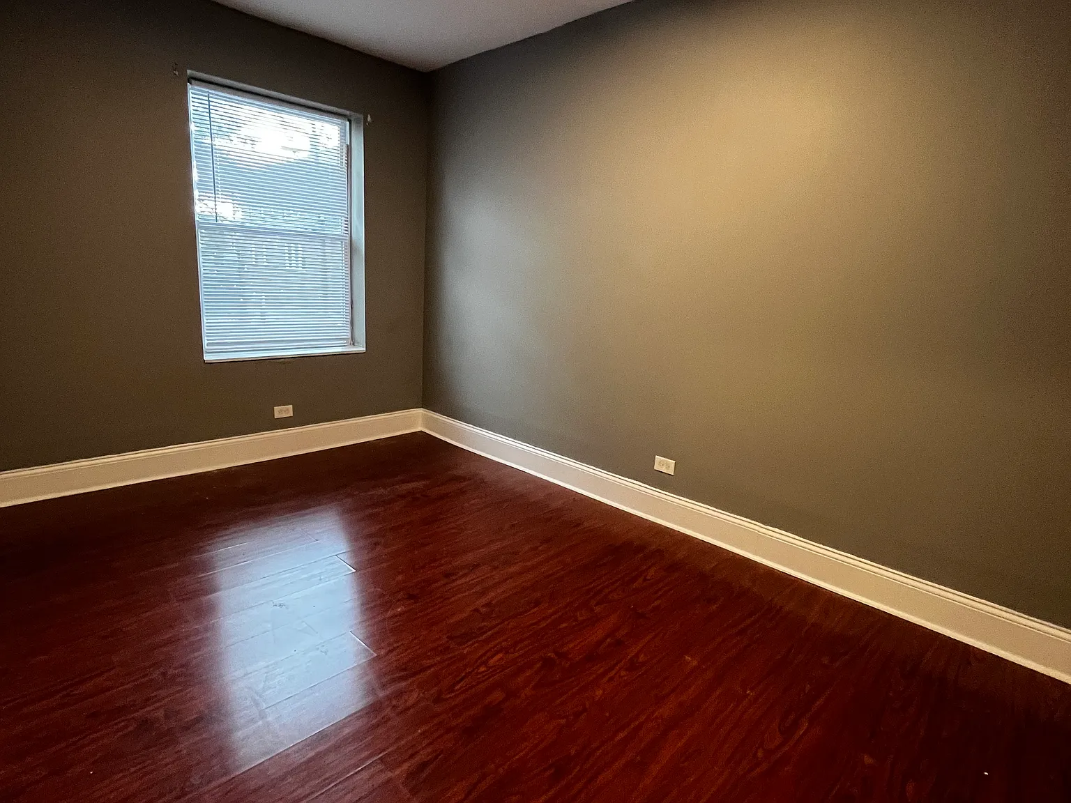 1552 N Avers Ave — Photo 3