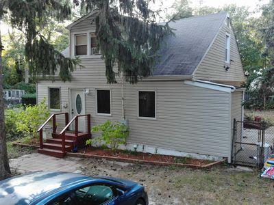 1 Pinedale Ave, Farmingville, NY, 11738