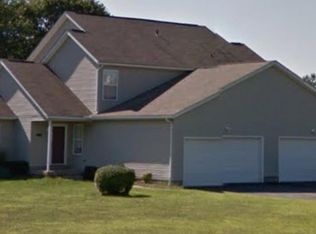 2404 & 2406 Meadow Spring Cir, Akron, OH 44312