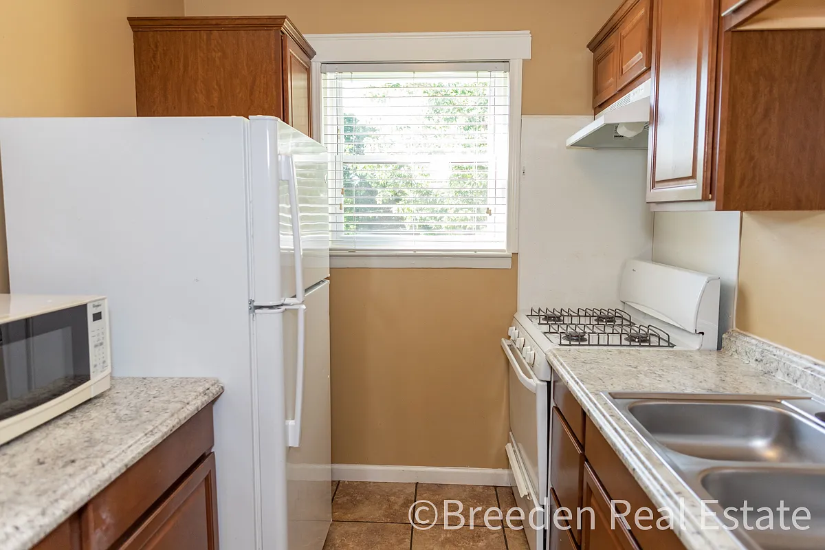 116-01: Maple Hall Apartments - 202 A — Photo 1