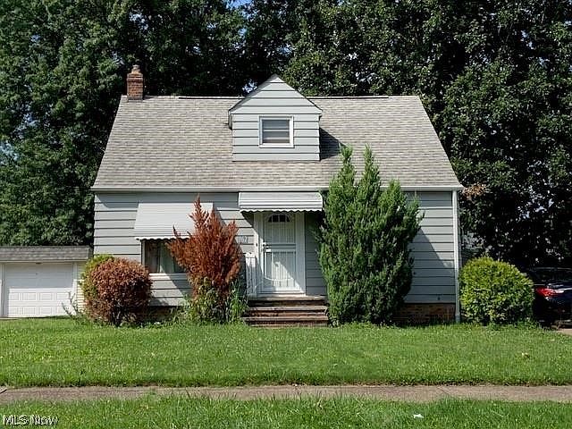 1st image of 862 E 209th St