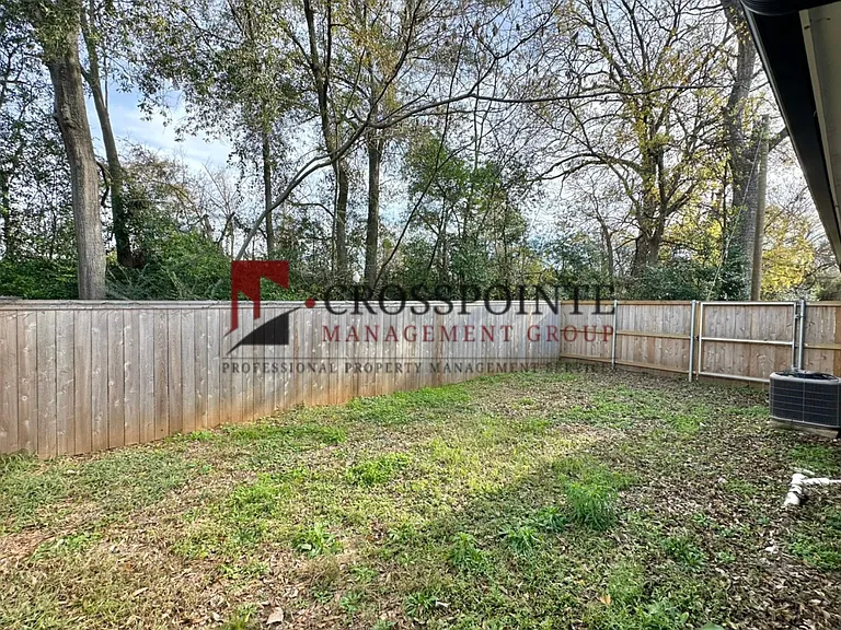 300 Pecan St — Photo 19