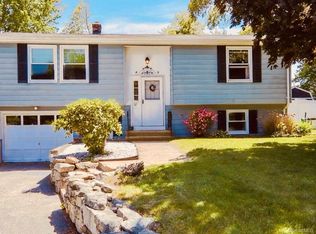 52 Monroe St, Waterford, CT 06385