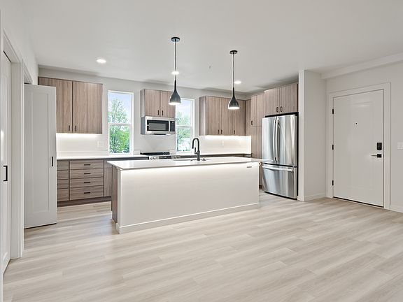5th image of 7044 SW Gonzaga St #301