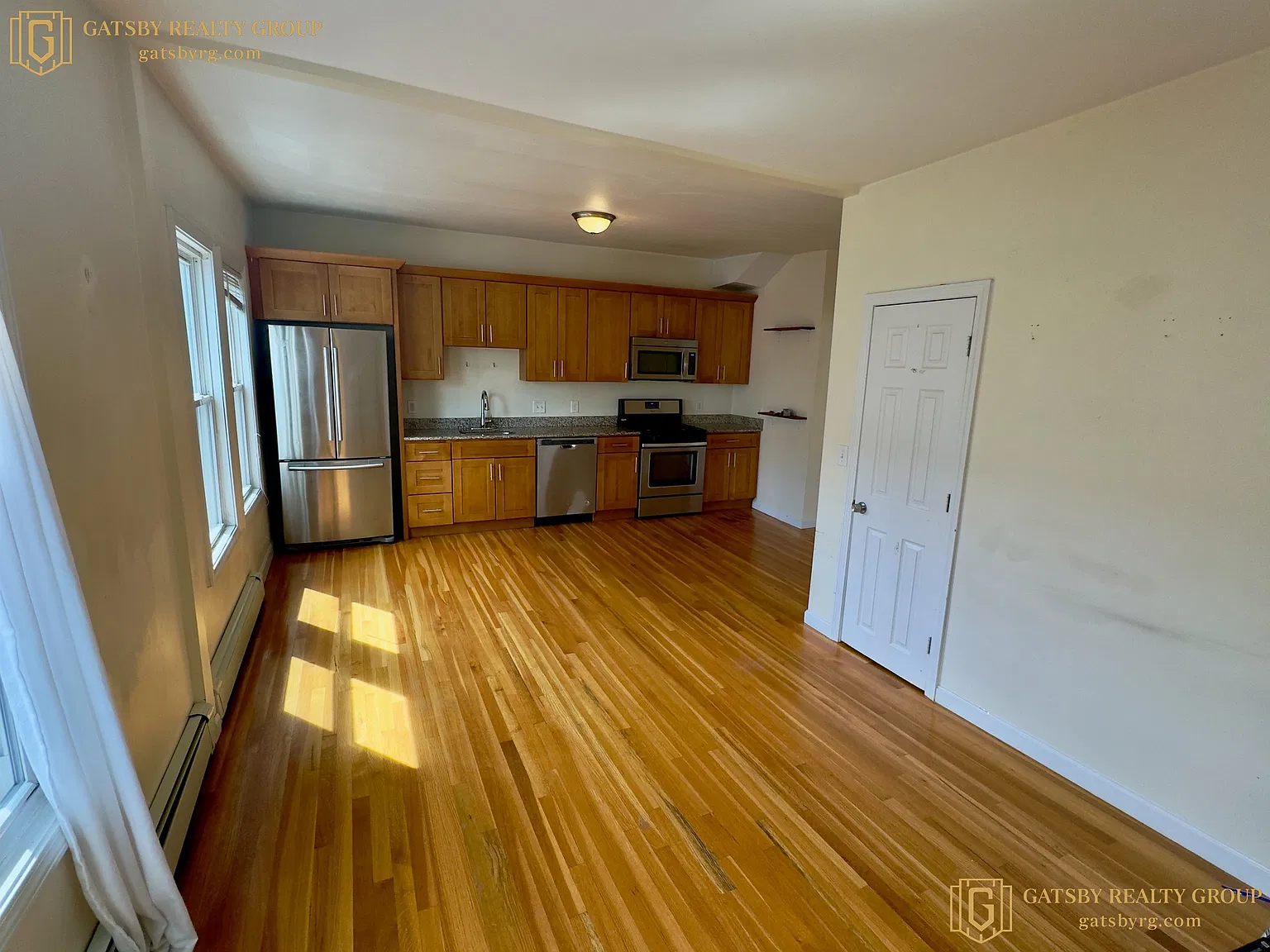 2 bed, 1.0 bath, 1000 sqft, $3,250 — Photo 2