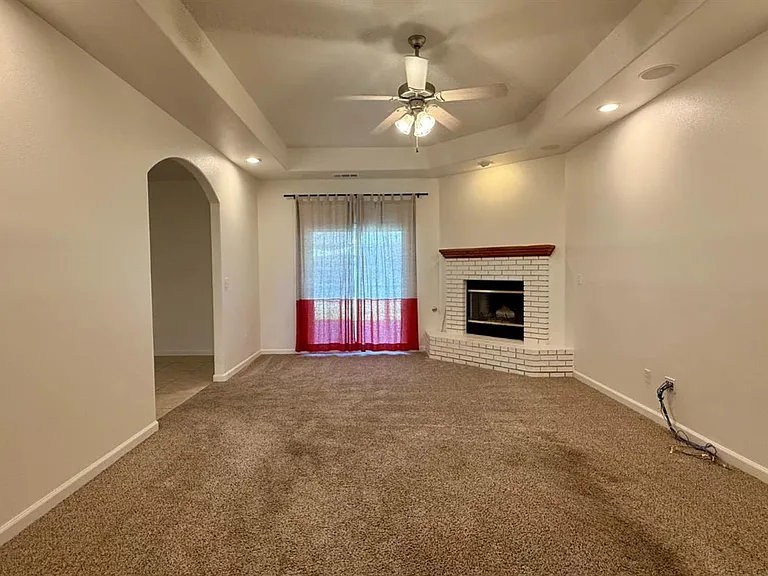 1548 W Hampton Cir — Photo 5