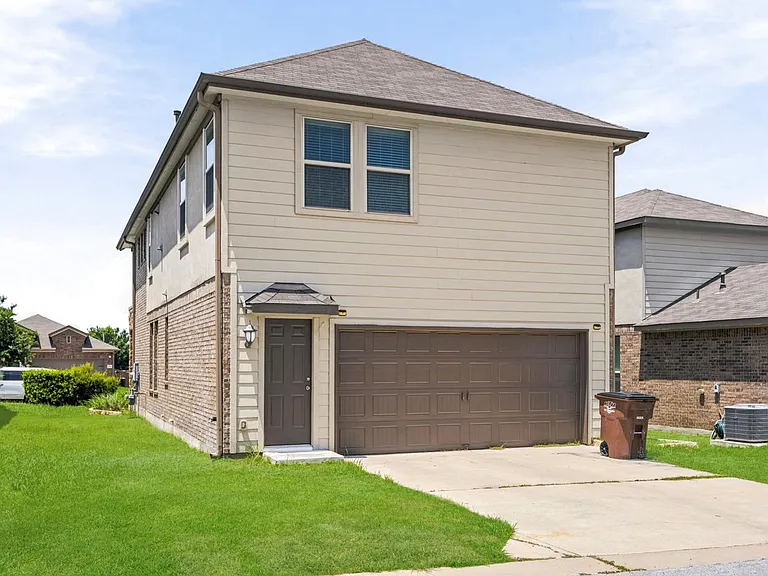 2937 Barbed Wire St — Photo 11