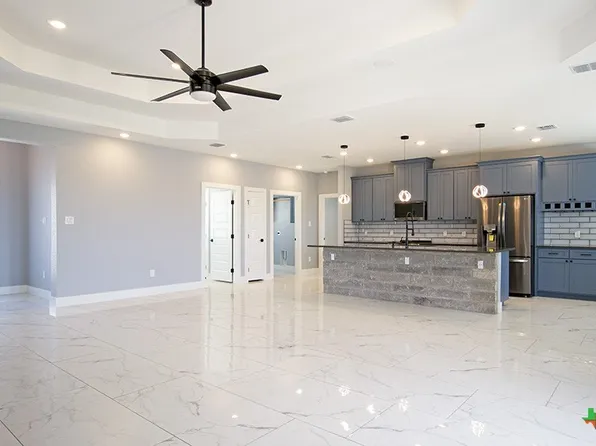 792 Lake Valley Dr, La Vernia, TX 78121