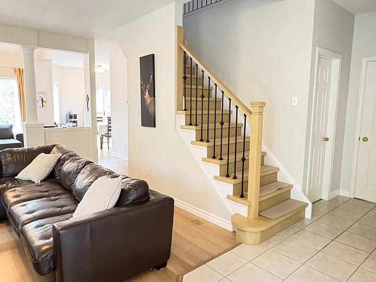 2 Woodcrest Ct — Photo 8