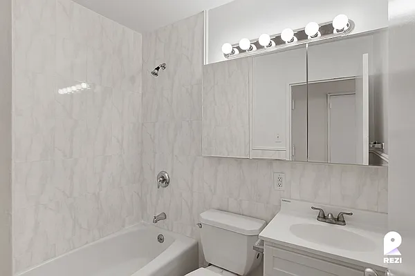 Rented by REZI | media 32