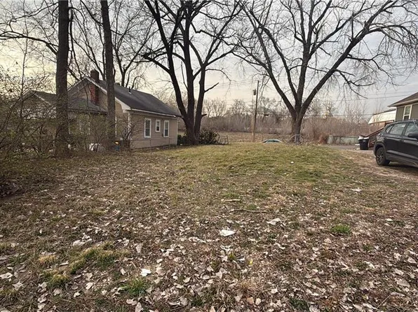 1001 W Hayward Ave, Independence, MO 64052