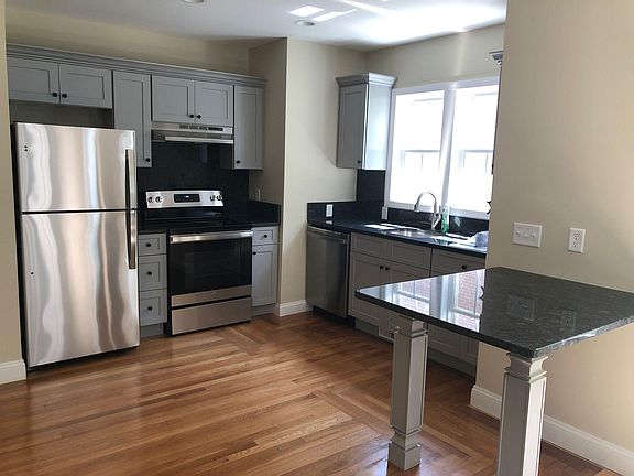3rd image of 28 Park Pl #1