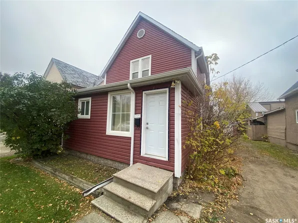 277 Fourth Avenue N, Yorkton, SK S3N 1B3